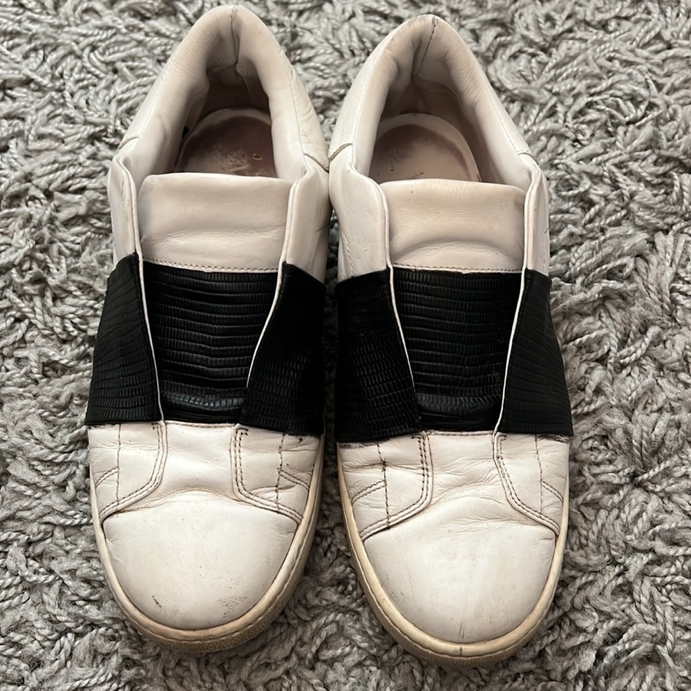 🔵Vince “Vista” White and Black Sneakers - Picture 2 of 8